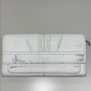 Coach White Leather Wallet Minimalist Design